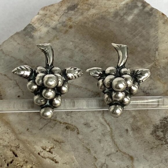 VTG Sterling Silver 925 Mexico Grapes Bunch Fruit Figural Screw Back Earrings - Picture 3 of 15